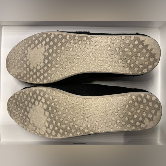 Tom’s Classic Black Canvas - Picture 4 of 5